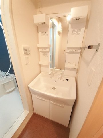 洗面設備　コンパクトで使いやすい洗面所