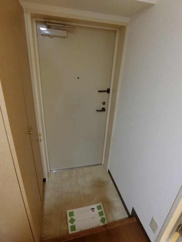 ＪＲ総武線 亀戸駅 徒歩5分 10階建 築32年の玄関写真