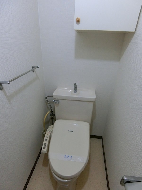 ＪＲ総武線 亀戸駅 徒歩5分 10階建 築32年のトイレ写真