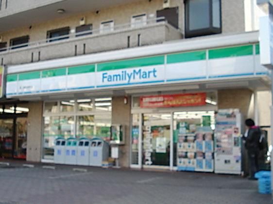 コンビニ　ファミリーマート（コンビニ）まで540m
