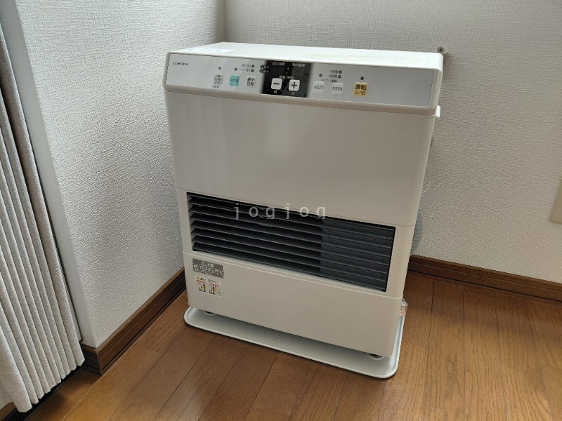 その他設備　冬はあったか石油ストーブです。