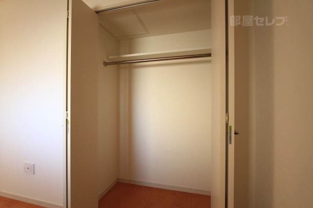 収納　画像は１２０３号室のものです。