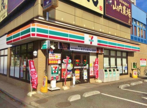 コンビニ　セブンイレブン 小平花小金井駅南口店（コンビニ）まで653m