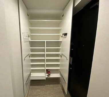 リブクオーレ神保町の玄関写真