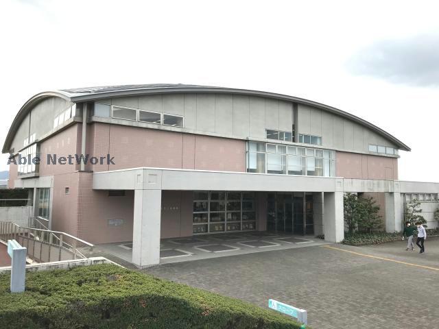 図書館　幸田町立図書館（図書館）まで910m