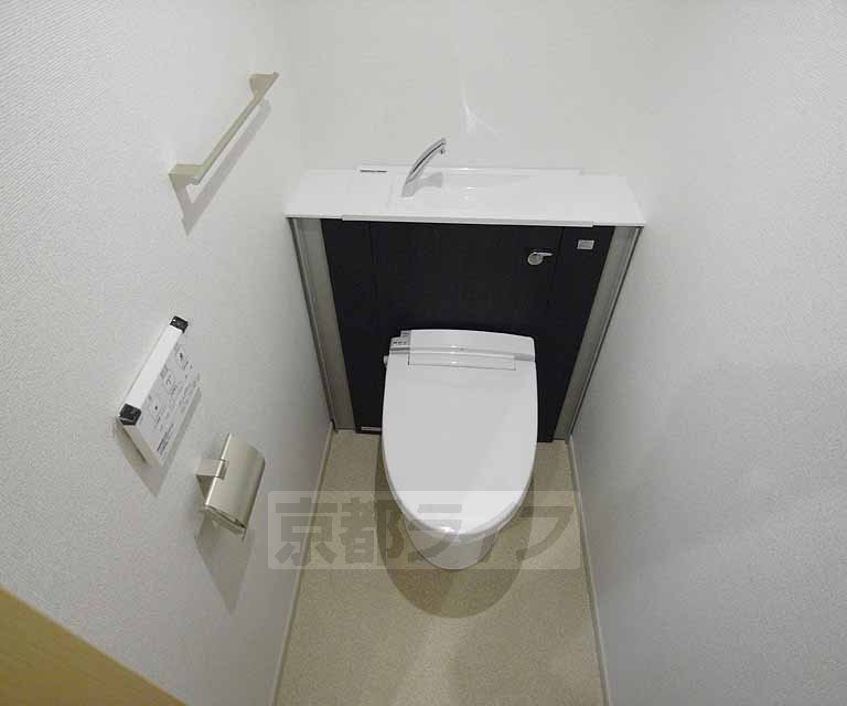 京阪本線 龍谷大前深草駅 徒歩5分 4階建 築13年のトイレ写真
