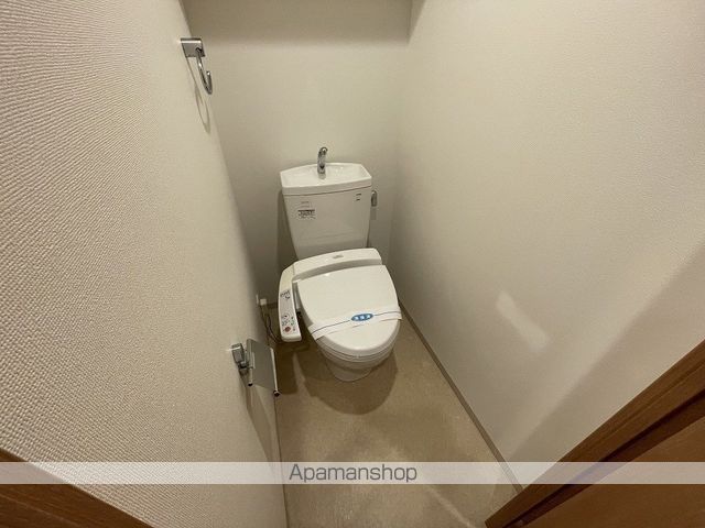 地下鉄御堂筋線 江坂駅 徒歩3分 13階建 築16年のトイレ写真
