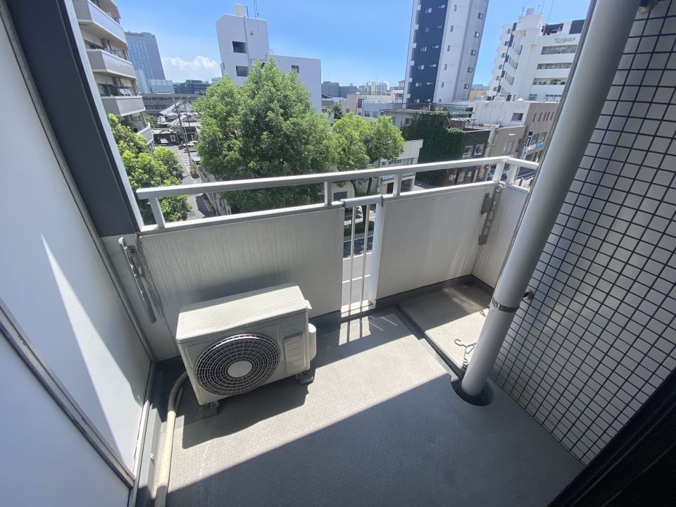 バルコニー　東向き？日当たり眺望どちらも申し分なし？