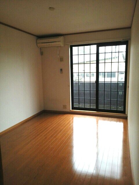 ラシーヌIII弐番館の居間写真