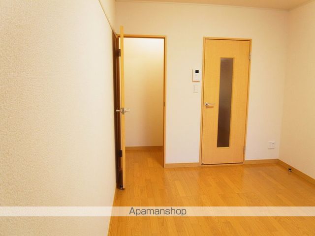 レオパレスルイの居間写真