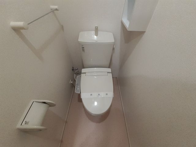 京阪交野線 宮之阪駅 徒歩5分 2階建 築13年のトイレ写真