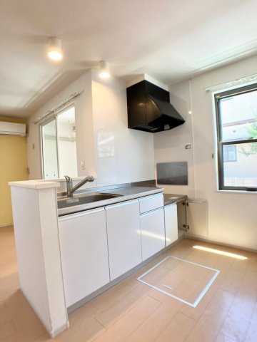 キッチン　写真は別の部屋のものです。