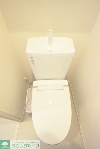 京急本線 金沢八景駅 徒歩13分 3階建 築10年のトイレ写真