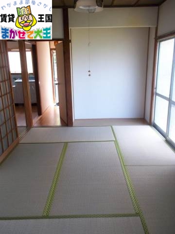 三原町吉岡アパートの居間写真