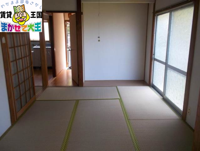 三原町吉岡アパートの居間写真