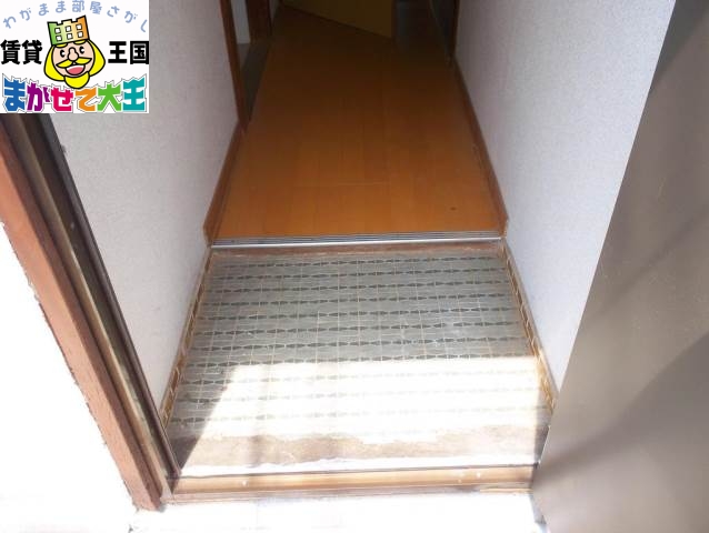 三原町吉岡アパートの玄関写真