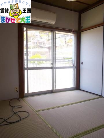 三原町吉岡アパートの居間写真