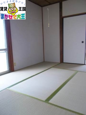 三原町吉岡アパートの居間写真