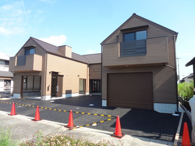 建物外観　ガレージハウス