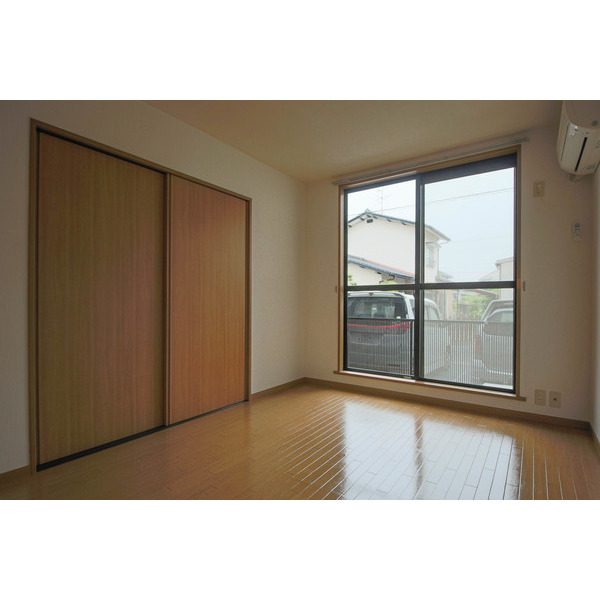 居室・リビング　同じ建物の別のお部屋