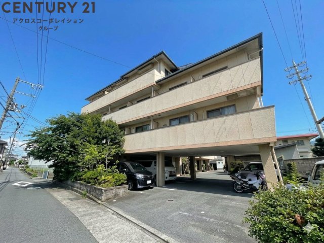 建物外観　敷地内駐輪場、バイク置場あり♪