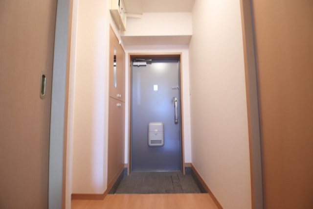 玄関　※別室の参考写真の為、現況優先です。