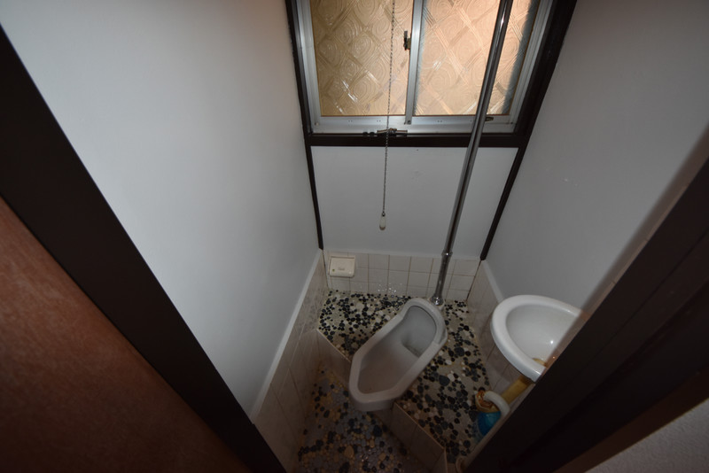 阪急宝塚線 曽根駅 徒歩19分 2階建 築55年のトイレ写真