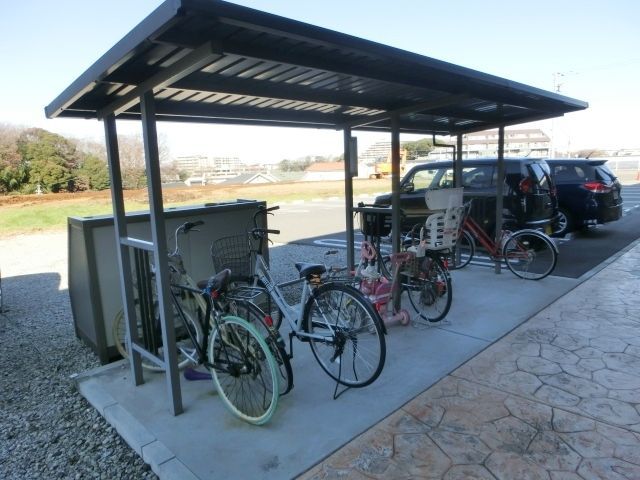 その他共有部分　屋根付きの駐輪場です。