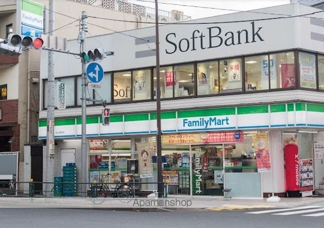 コンビニ　ファミリーマート目白駅前店（コンビニ）まで85m