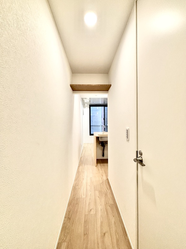 その他　廊下の奥にお部屋が広がります