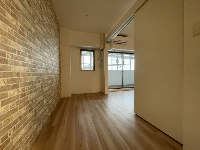 その他部屋・スペース　落ち着いた色調の寝室です