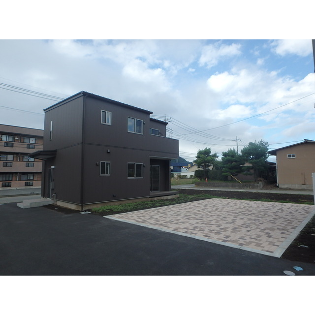 建物外観　現況とデータに相違のある場合は現況を優先
