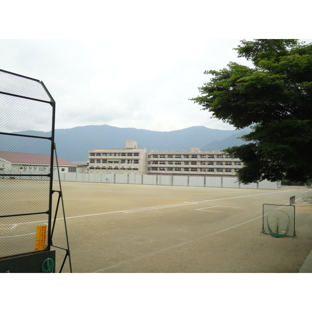 中学校　組合立河口湖南中学校（中学校）まで1321m