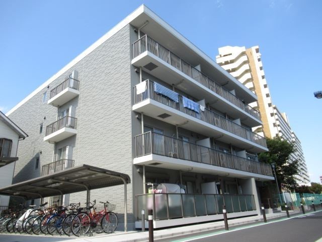 建物外観　４階建ての賃貸マンション
