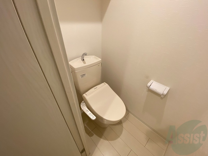 トイレ　ウォシュレット機能がついたトイレです。安心して使用できます。
