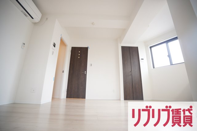 ＪＲ内房線 本千葉駅 徒歩3分 5階建 築3年の居間写真