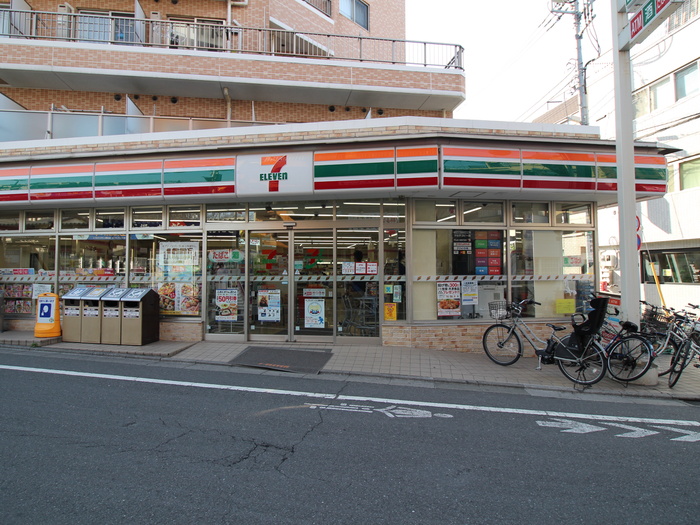 コンビニ　セブンイレブン（コンビニ）まで513m