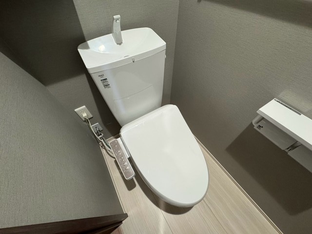 地下鉄御堂筋線 昭和町駅 徒歩8分 3階建 築1年のトイレ写真