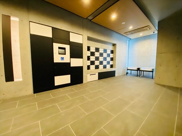 エントランス　同一建物内１００３号室内装写真転載