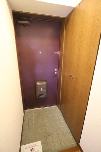 玄関　しっかり背の高いシューズボックスも完備