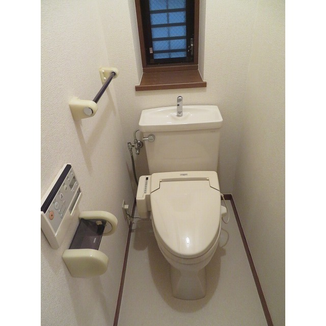 トイレ　同間取りの別の部屋の写真です