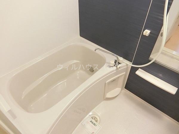 バス・シャワールーム　浴室乾燥機、追い焚き機能付きバス！