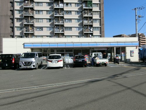 コンビニ　ローソン　JR東岸和田駅前店（コンビニ）まで639m