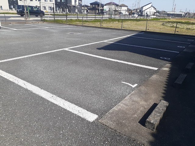 駐車場　駐車場に車を止められます