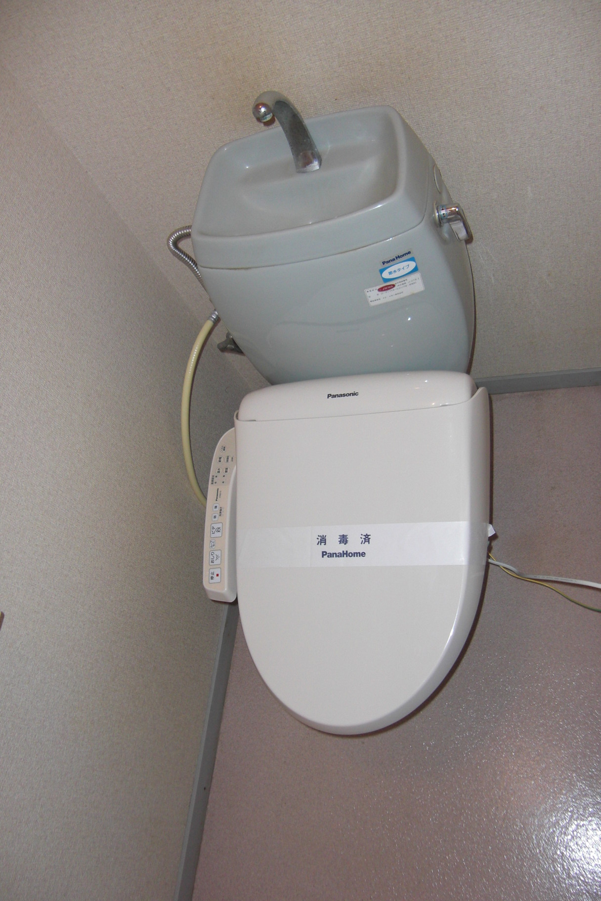 トイレ　ウォシュレットトイレ付きです。