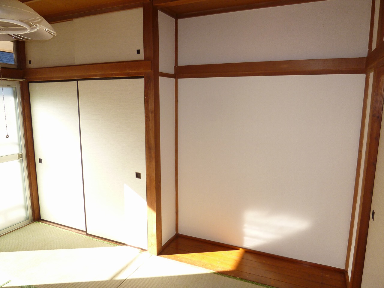 収納　広い押入れに床の間付き