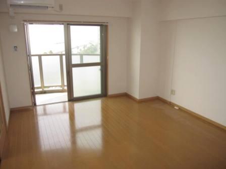 その他設備　エアコン各部屋に１台備付