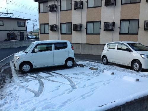 【レオパレス赤坂の駐車場】