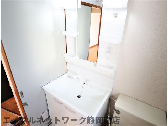 洗面設備　使いやすい洗面所です