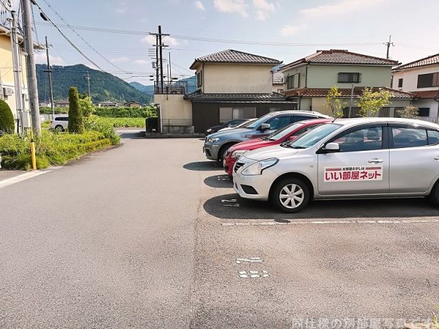 【丹波市柏原町南多田のアパートの駐車場】